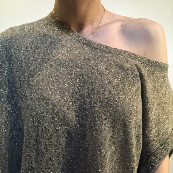 Gold and sparkly top. - Picture 5 of 6